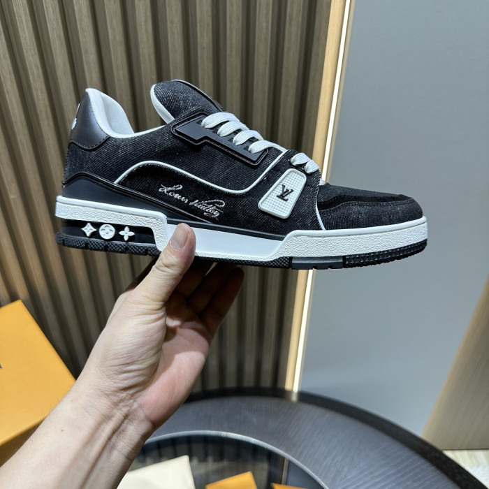 L0VT SNEAKER